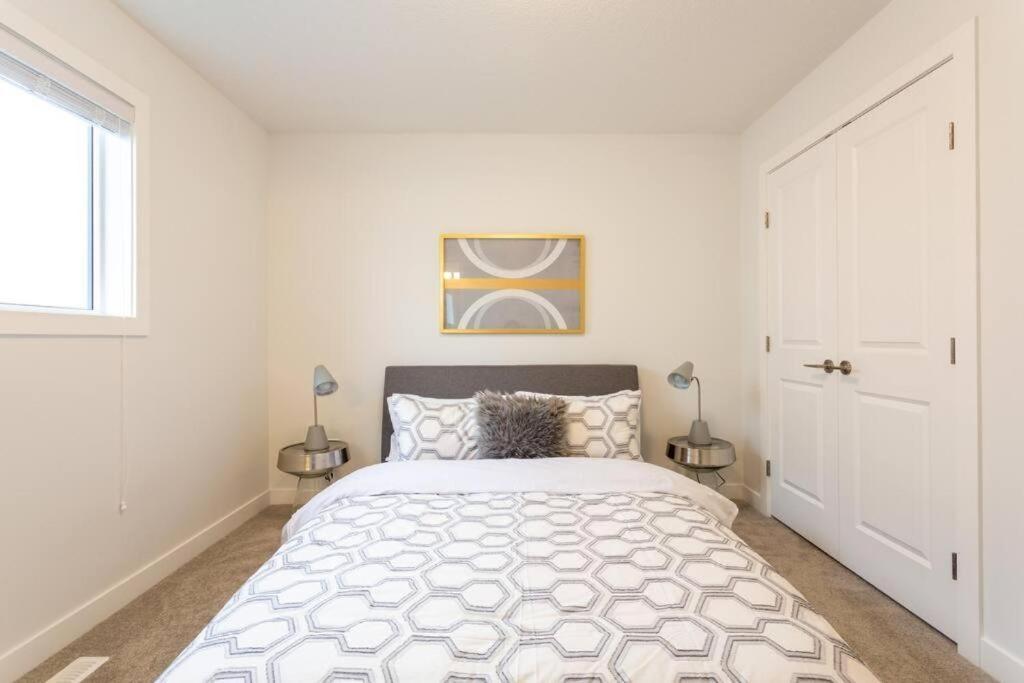 Bluewaters Ensuite Rooms- Shared * Calgary
